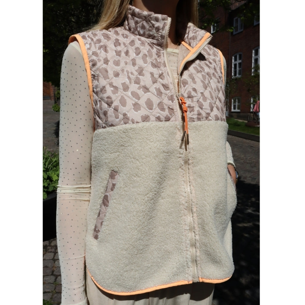 LIBERTÉ Teddy Vest til Damer – Neon Orange Leoprint