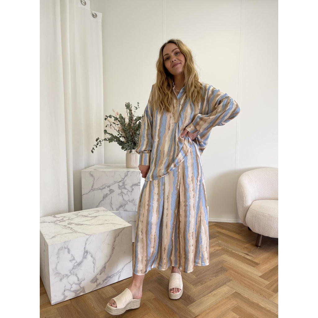 Elegant V-hals skjorte til sommer – Marta Du Chateau