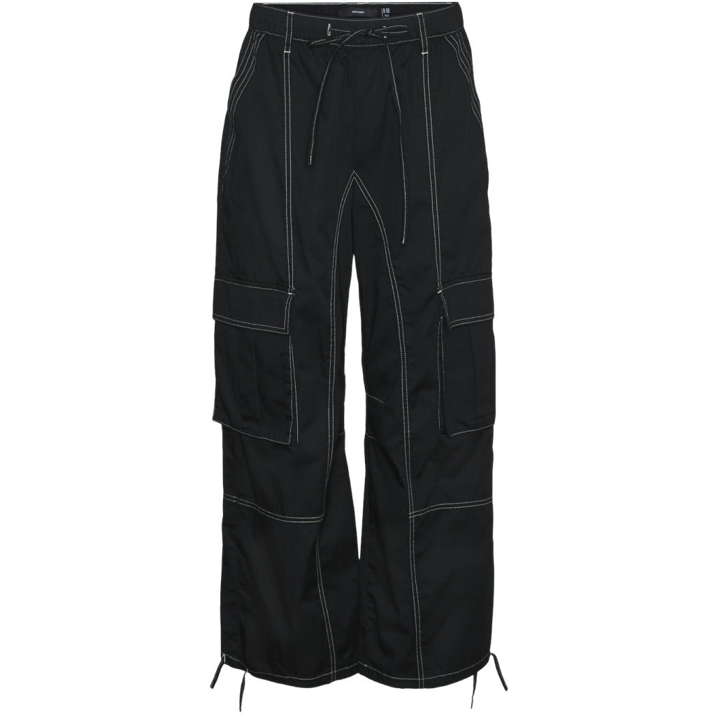 VERO MODA Cargobukser med Kontrastsyninger – Trendy Must-Have!