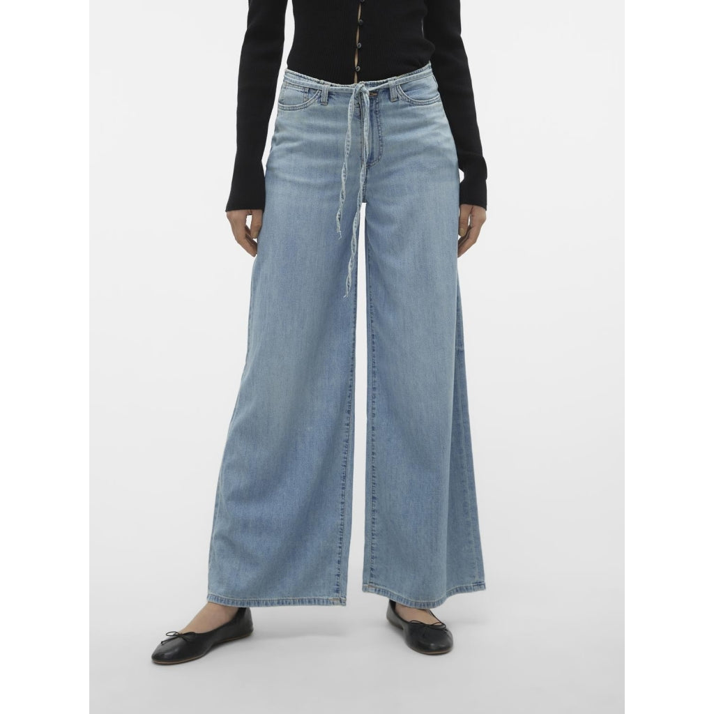 Vero Moda VMANNET – Lyseblå denimjeans til kvinder på udsalg!