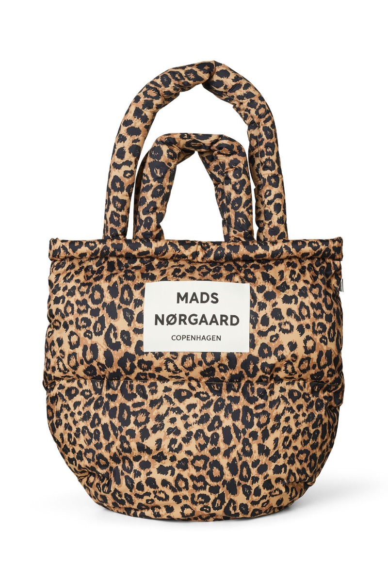 Mads Nørgaard - Taske - Light Ripstop Pillow AOP Bag - Leo AOP/Black (Levering midt august)